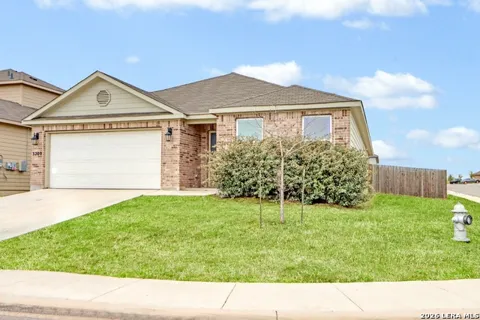 3200 Broad View